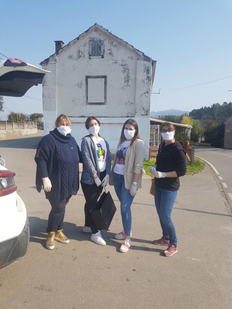Arhiepiscopia Romanului: Asociaţia Hârja pune la dispoziţia autorităţilor serviciul propriu de ambulanță