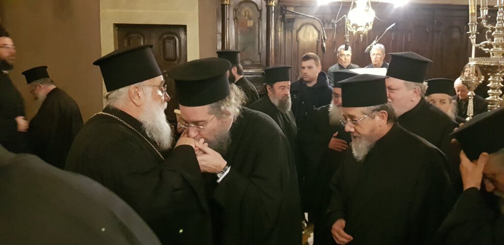 Ο ασπασμός της Συγχωρήσεως στο Ιερό Προσκύνημα του Αγίου Σπυρίδωνος