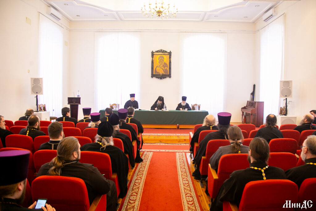 ΜΙΝΣΚ: Κληρικοί ενημερώθηκαν για τον κορωνοϊό