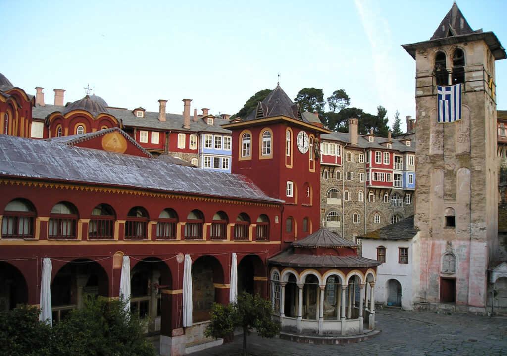 Το Βατοπαίδι και ο Άθωνας “ξαγρυπνούν” με κομποσχοίνι