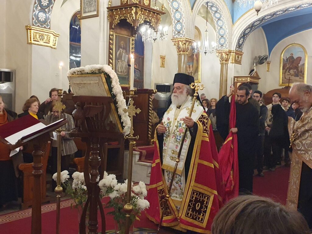 Πατριάρχης Θεόδωρος και πιστοί ένωσαν την προσευχή τους (ΒΙΝΤΕΟ)