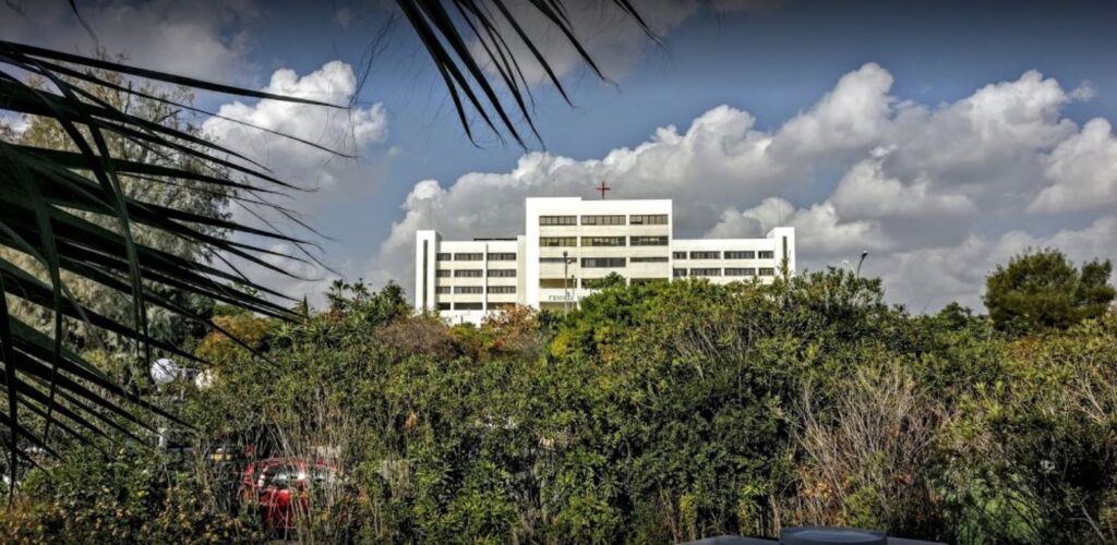 Κάθε Κυριακή Θεία Λειτουργία βόρεια του Γενικού Νοσοκομείου Λεμεσού