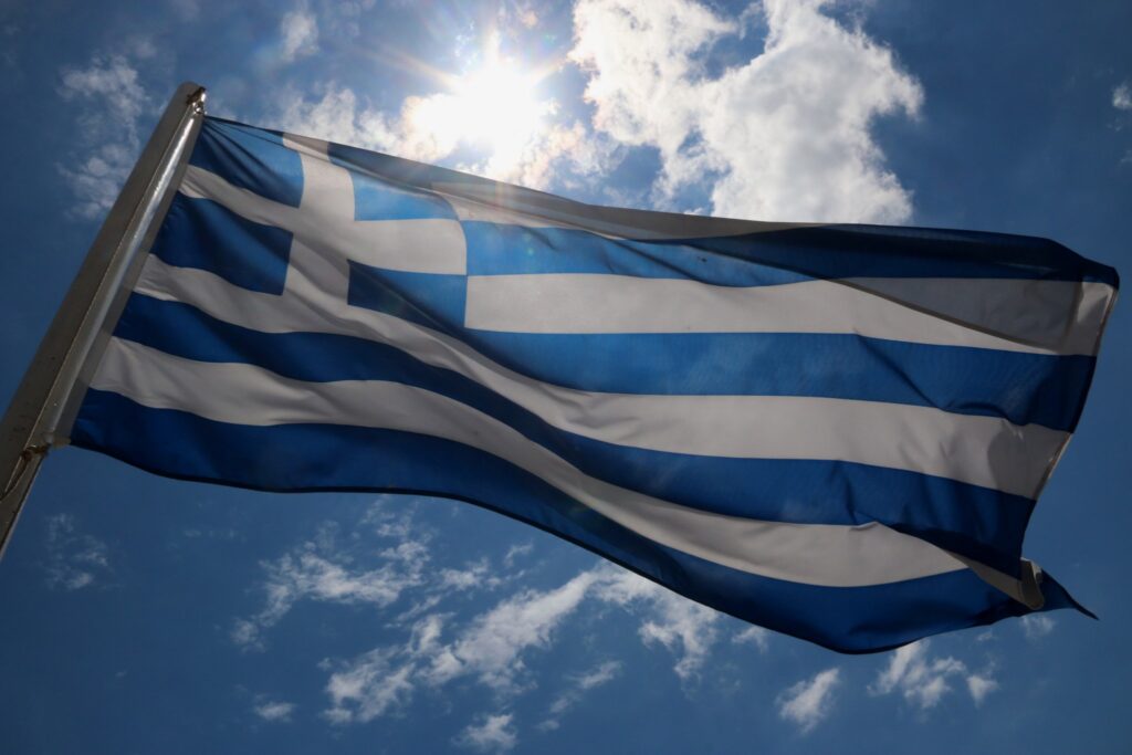 “Υψώστε παντού την Ελληνική σημαία σε ένδειξη ομοψυχίας”