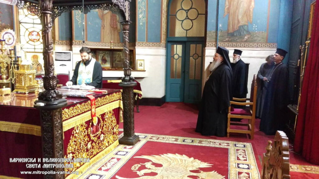 На 3 април 2020 г. Негово Високопреосвещенство Варненският и Великопреславски митрополит Йоан взе молитвено участие във великопостното богослужение, което се отслужва в петък на петата седмица от Великия пост