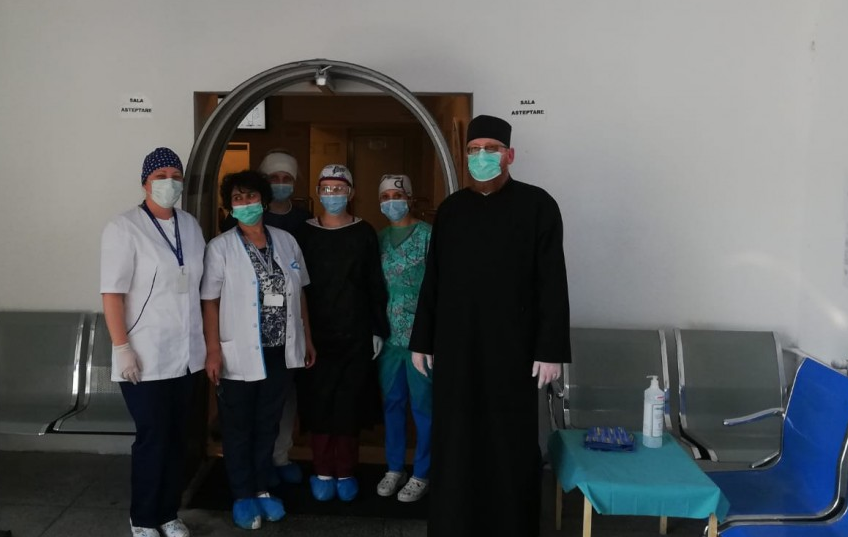 Parohia Căzănești a donat Secției UPU-SMURD a Spitalului Județean de Urgență Vâlcea un tunel dezinfectant