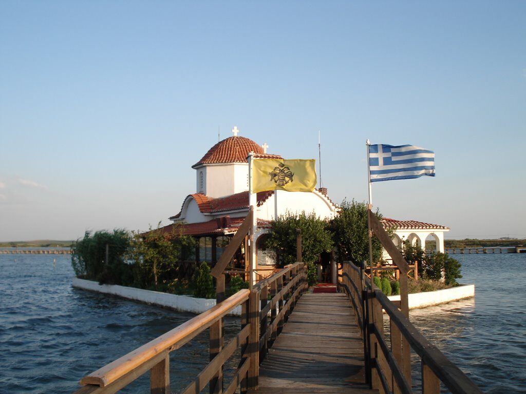 ΔΕΙΤΕ – Όρθρος και Θεία Λειτουργία από το Βατοπαιδινό Μετόχι του Αγίου Νικολάου στο Πόρτο Λάγος