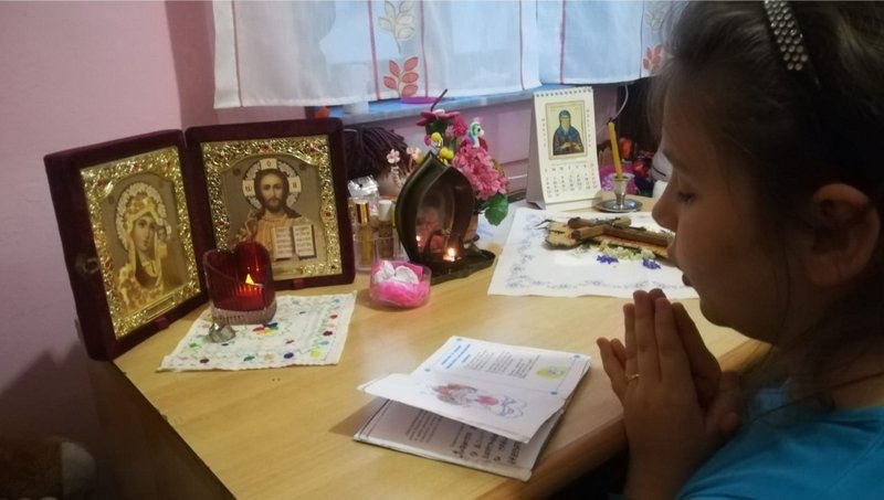 Ιταλία: Τα παιδιά προσεύχονται στο σπίτι