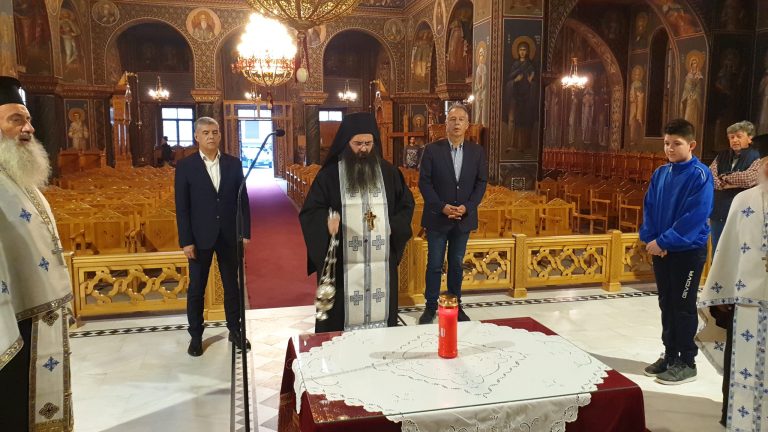 Στα Μετέωρα το Άγιο Φώς (video-φώτο)