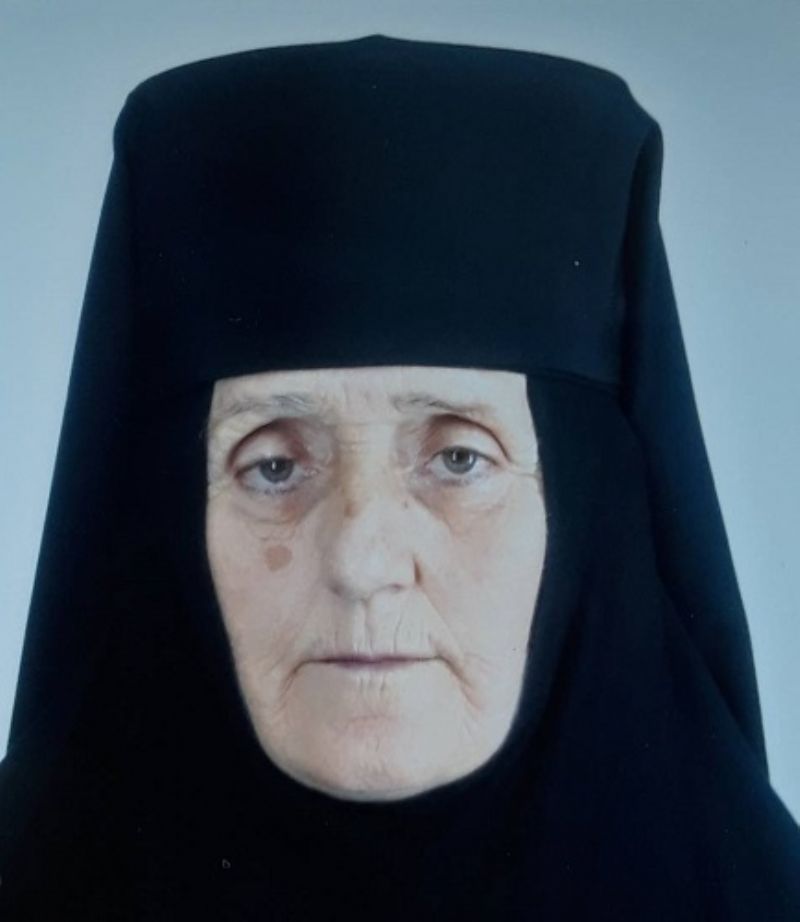 Сахрањена монахиња Ана у манастиру Дивостин