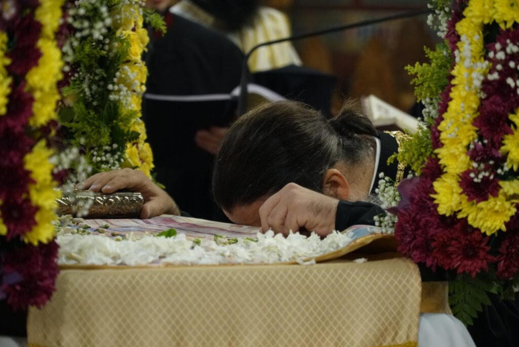 “Τι μεγαλείο! Τι συγκλονιστικό! Ο άνθρωπος να κηδεύει τον Θεό του”