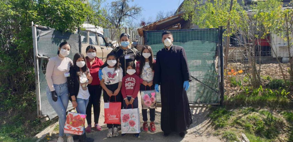 COVID-19: PESTE 140.000 DE LEI OFERIȚI DE ARHIEPISCOPIA TÂRGOVIȘTEI ÎN CADRUL A NOI ACȚIUNI SOCIALE