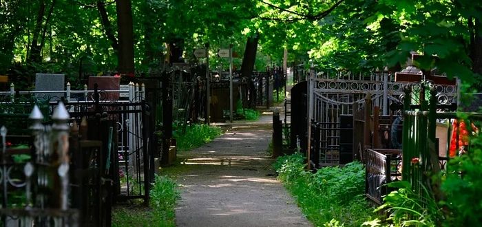 В МОСКВЕ ЗАКРЫТ ДОСТУП НА ГОРОДСКИЕ КЛАДБИЩА