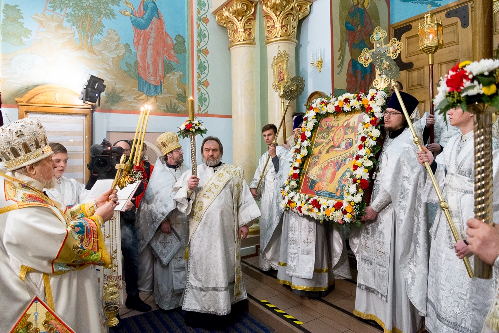 В праздник Светлого Христова Воскресения митрополит Рижский Александр возглавил богослужение в кафедральном соборе Рождества Христова г. Риги