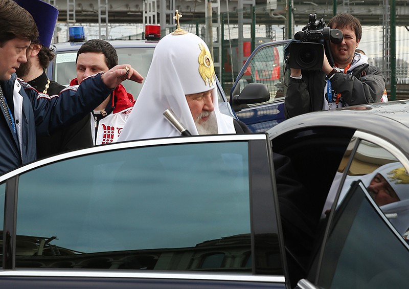 Патриарх Кирилл объезжает Москву с иконой для избавления от коронавируса