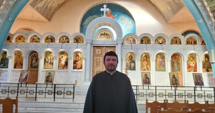 Pashkë në kohë karantine, At Grigori mesazhe për besimtarët: Sakrifica e kësaj feste, ndezja e qiriut nga ballkoni dhe si të ndiqni ritualet