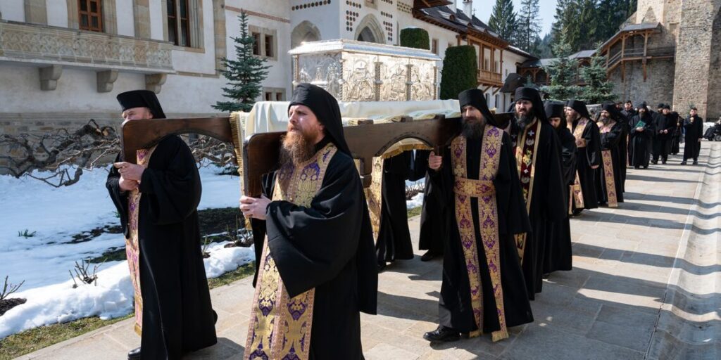 Манастир Путна полаже наде у свеце заштитнике да избаве Румунију од вируса