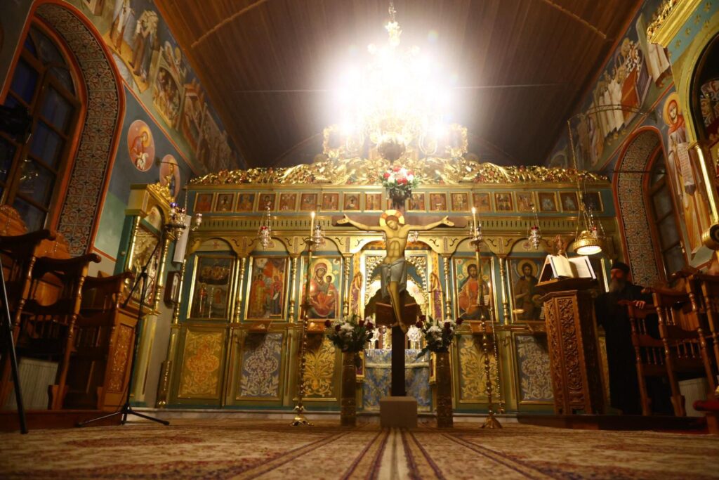 ΠΑΡΑΚΟΛΟΥΘΗΣΤΕ- Ακολουθία των Μ. Ωρών & Εσπερινός της Αποκαθηλώσεως – Βατοπαιδινό Μετόχι Αγ. Νικολάου Πόρτο Λάγος