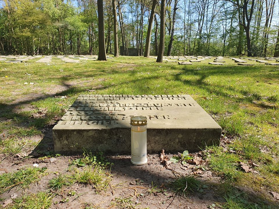 Lumina Învierii a ajuns şi în cimitirul Dülmen | „Am cântat Hristos a înviat înconjurat de eroi”