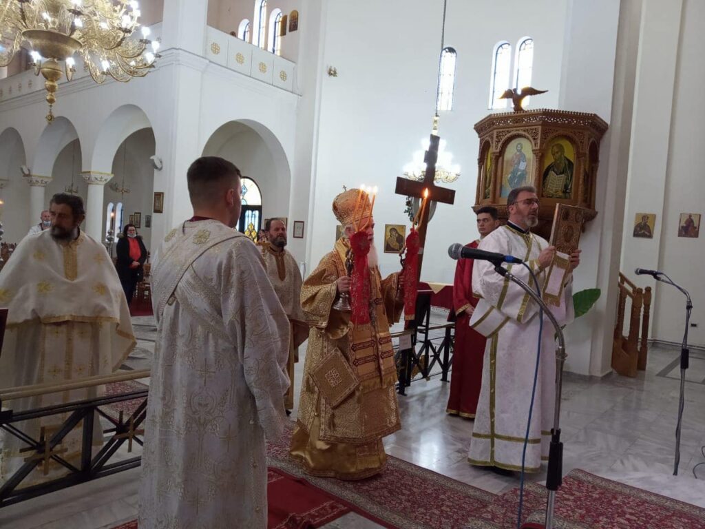 U kremtua dita e “Shën Gjergjit”, në katedralen e Fierit, që mban emrin e këtij shenjtori të madh të kishës sonë