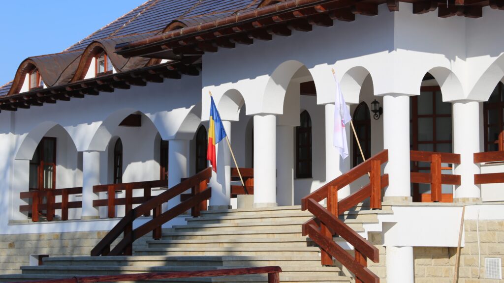Anchetă epidemiologică: 25 de preoţi care au intrat în contact cu IPS Pimen au rezultate negative la coronavirus