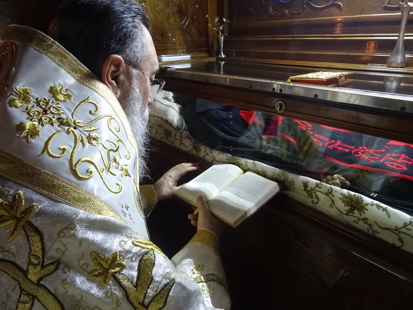 Λιτή πανήγυρις στον Άγιο Πατάπιο στο Λουτράκι (ΦΩΤΟ)