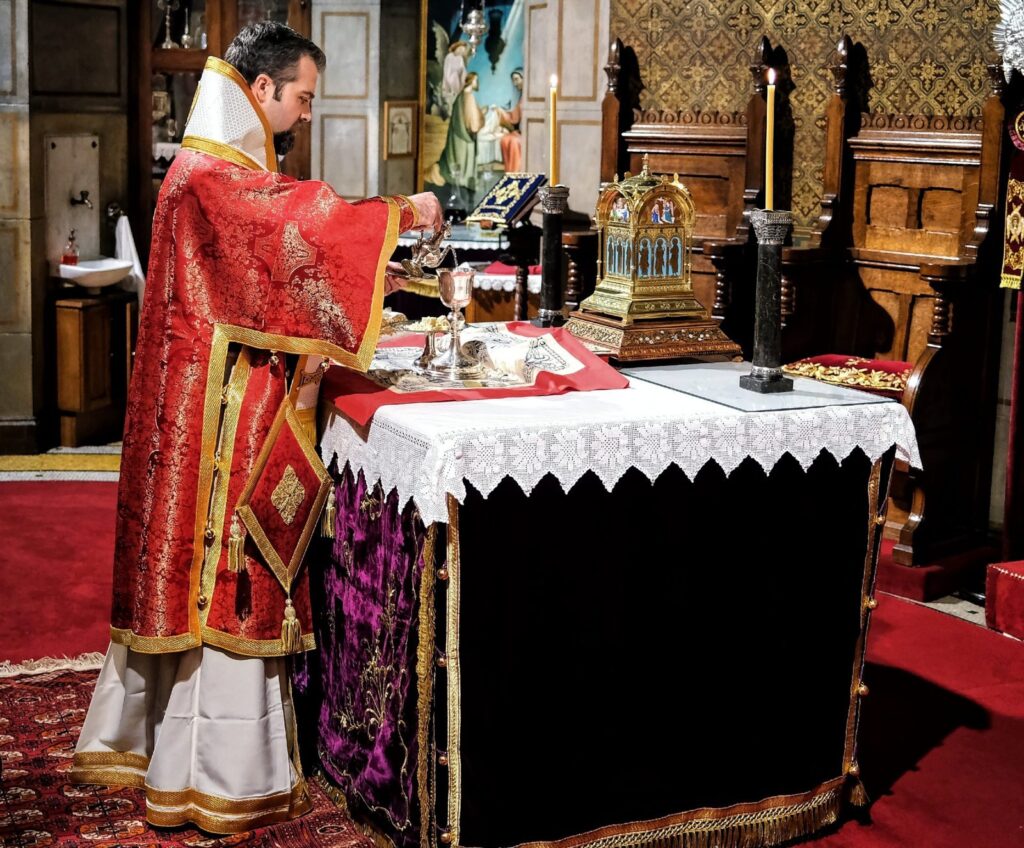 Θεία Λειτουργία στον κεκλεισμένων Ι.Ν. Αγίου Στεφάνου Παρισίων