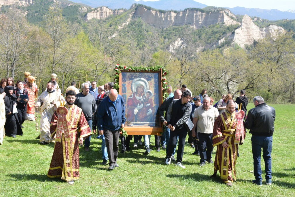 На Светли вторник празнува Роженският манастир