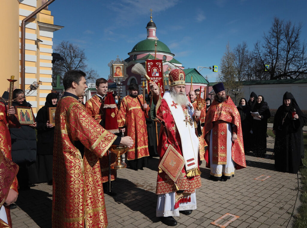 Архиепископ Феогност передал Патриаршее поздравление настоятельнице Аносина монастыря по случаю 60-летия со дня рождения