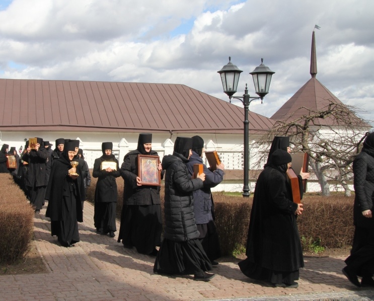 В Свято-Никольском Черноостровском монастыре Малоярославца совершается ежедневный крестный ход