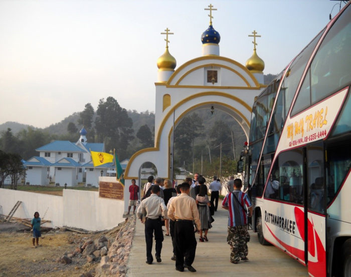 Σε μοναστήρι όσοι Ρώσοι αποκλείστηκαν στην Ταϊλάνδη