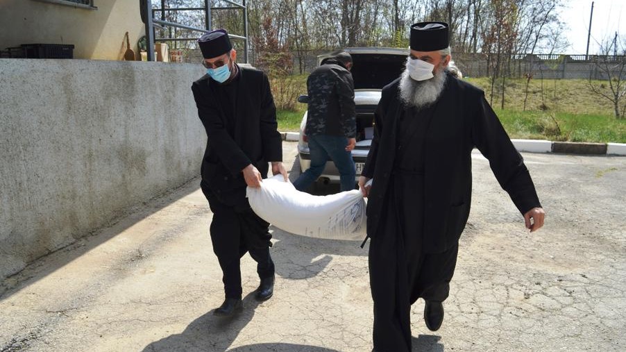 Episcopul Antonie a mers cu daruri la cele 457 de persoane cu dizabilități aflate în plasament temporar la Bălți