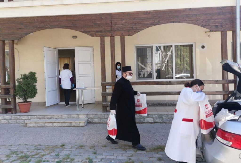 Acţiunile filantropice din eparhii continuă în perioada pascală