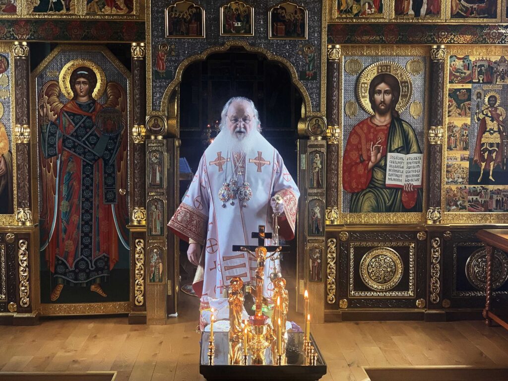 В день Радоницы Святейший Патриарх Кирилл совершил Литургию и пасхальное поминовение усопших