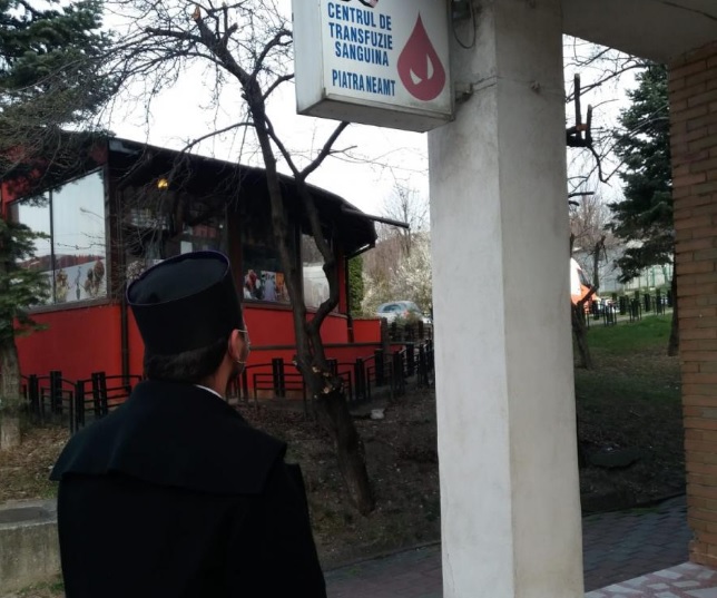 Preoții din Piatra Neamț au întins o mână de ajutor celor care au nevoie de sânge
