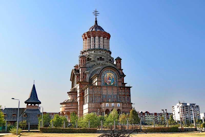 Donaţii oferite de Episcopia Maramureşului şi Sătmarului