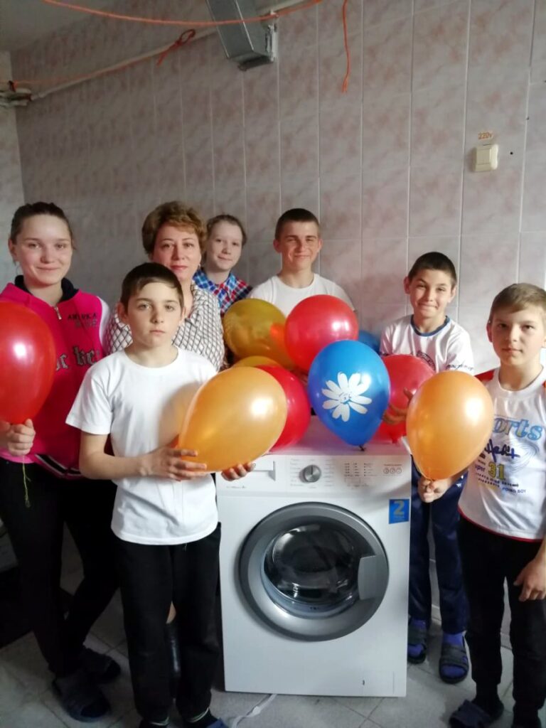 Социально-реабилитационный центр для несовершеннолетних в Юргинском районе получил пасхальный подарок