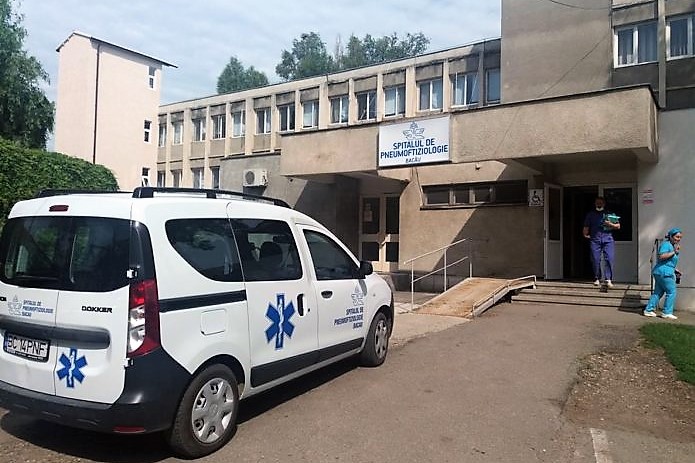 Spitalul de Pneumoftiziologie din Bacău le mulțumește preoților după ce aceștia au donat 65.000 de lei din salariile lor