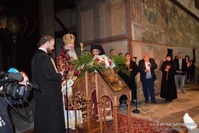 ХРИСТОС ВОСКРЕСЕ! ПАСХАЛНО БОГОСЛУЖЕНИЕ В БАЧКОВСКИЯ МАНАСТИР