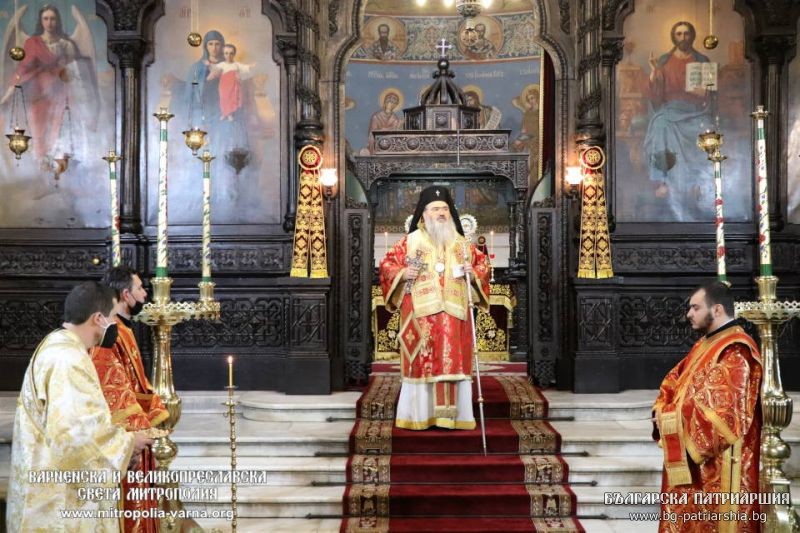 Варненският и Великопреславски митрополит Йоан отслужи света Литургия на Светли понеделник