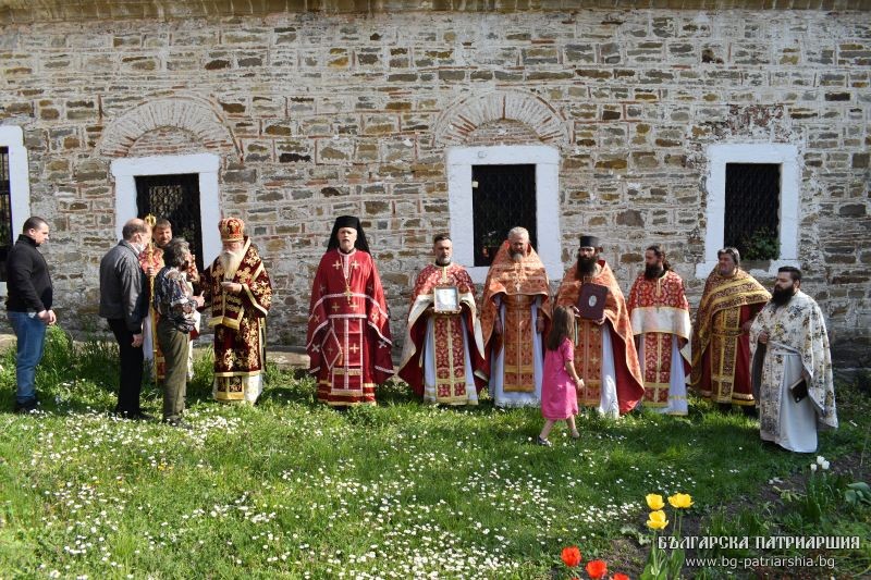Архиерейски богослужения за Възкресение Христово в Ловчанска епархия