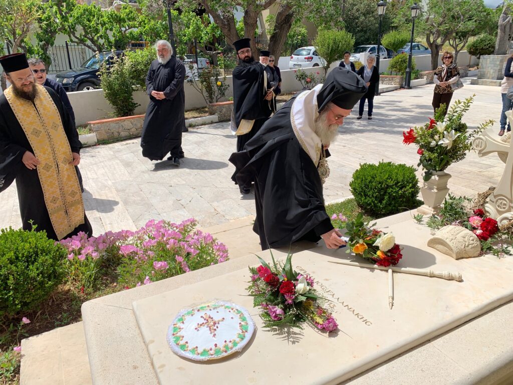 Τρισάγιο στον τάφο του κυρού Ειρηναίου