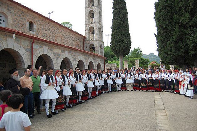 Κι αν δεν μιλάει κανείς για Θεό, μιλάνε τα Τραγούδια μας