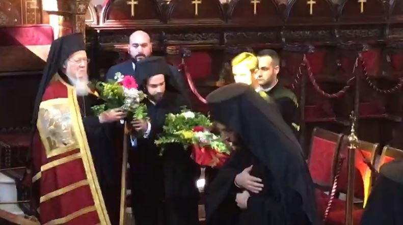 Ο Οικουμενικός Πατριάρχης ευλογών τα Βαΐα των φοινίκων (ΒΙΝΤΕΟ)