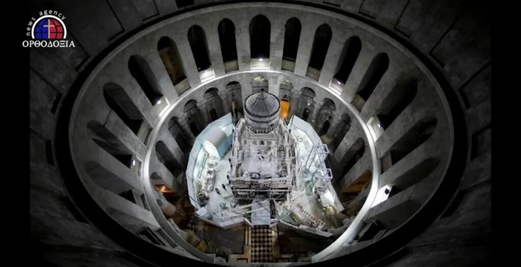 ΟΔΟΙΠΟΡΙΚΑ – Όταν οι επιστήμονες γονάτισαν μπροστά στον Πανάγιο Τάφο