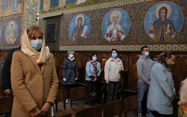 Βουλγαρία: Εκατοντάδες Χριστιανοί στις εκκλησίες