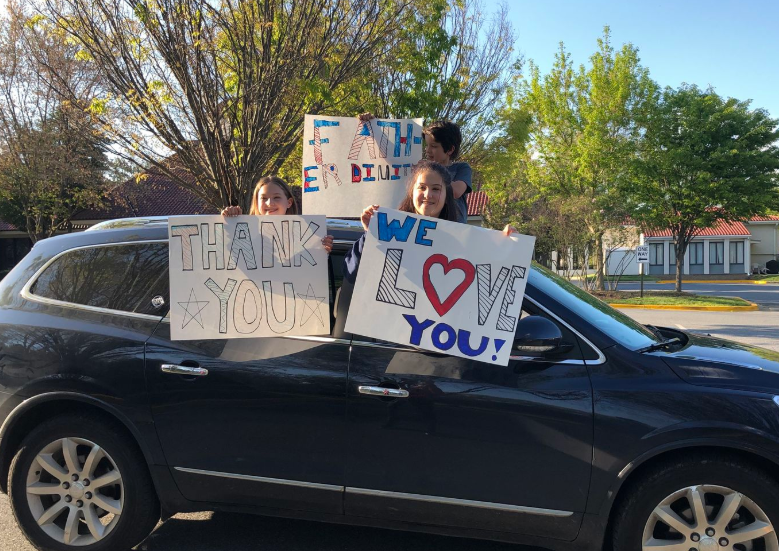 ΗΠΑ: Η έκπληξη των ομογενών στον παπά τους!