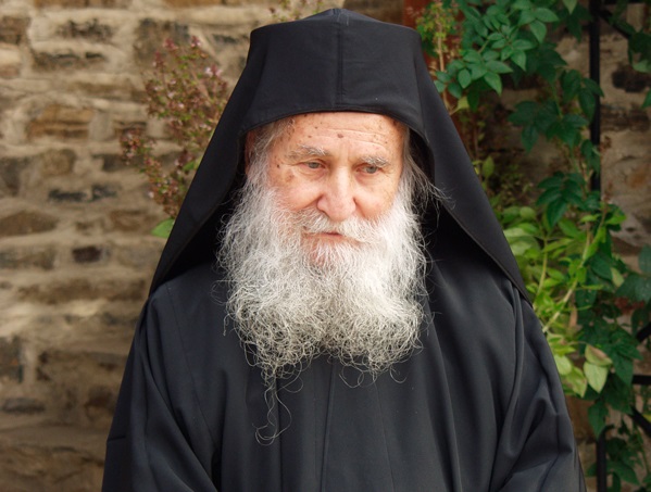 “Με έργα αποδεικνύει κανείς την αγάπη του προς το Θεό”