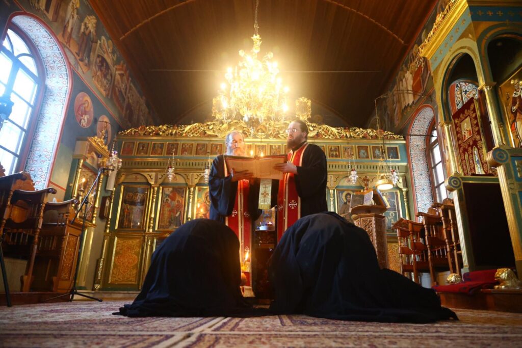 Το Ιερό Ευχέλαιο στο Βατοπαιδινό Μετόχι στο Πόρτο Λάγος (ΦΩΤΟ)