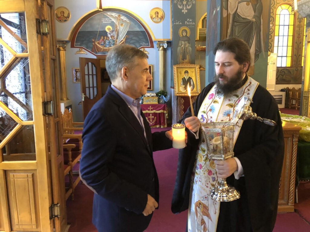 Το Άγιο Φως στον Άγιο Νικόλαο Λαρίσης