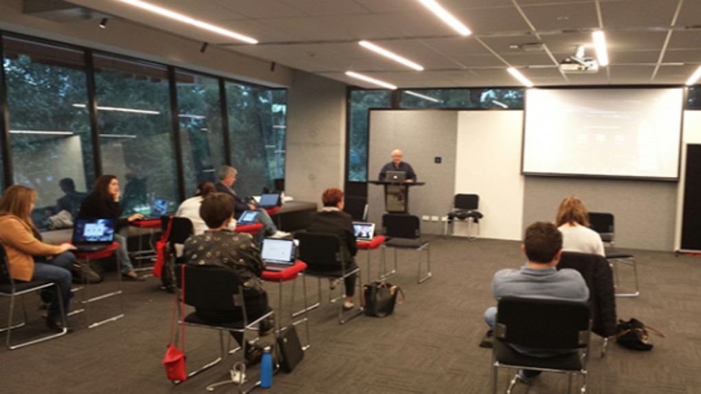 Εξ’ αποστάσεως μαθήματα Ελληνικών στο Λονδίνο